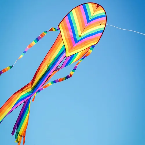 Miniatura 3 de In the Breeze 3350 — Cometa de dragón bailarín de rayas arcoíris de 22 pulgadas — Cometa de una sola línea fácil de volar