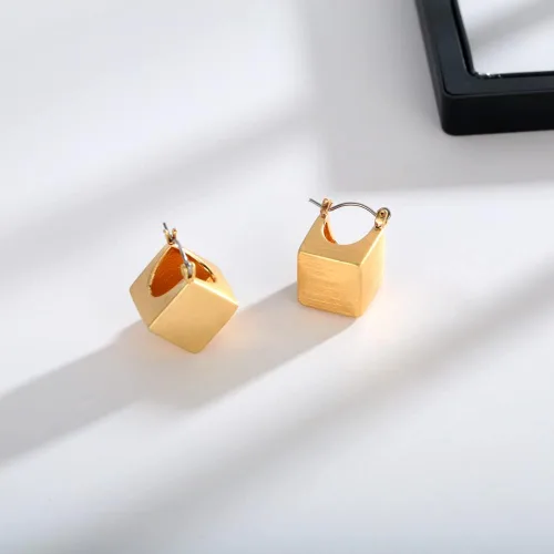 Miniatura 5 de Delicados aretes colgantes dorados para mujer