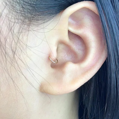 Miniatura 35 de Small Gold or Sterling Silver Huggie Hoop Earrings for Women Cartilage Nose Helix Tragus