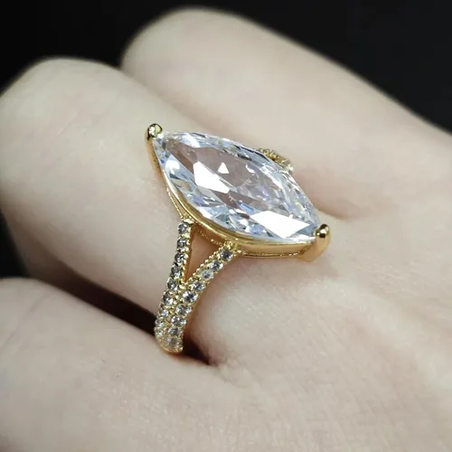 Miniatura 2 de Anillo de compromiso chapado en oro de 18 quilates con circonita cúbica en forma de pera para mujer, anillo solitario de novia de inspiración