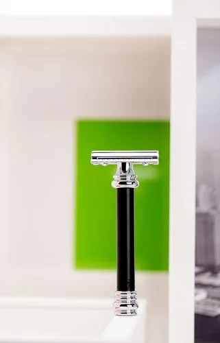 Miniatura 7 de Merkur Maquinilla de afeitar de seguridad de doble borde con mango negro, MK-38011