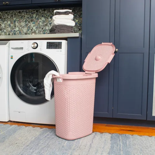 Miniatura 2 de Mind Reader Cesta de lavandería delgada con tapa, cestas de ropa de 60L, diseño de mimbre premium, plástico, paquete de 2, rosa