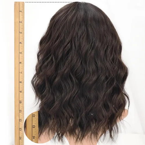 Miniatura 3 de AISI HAIR Peluca Bob Sintética Rizada y Ondulada Marrón Natural con Flequillo para Mujeres, 21-23 Pulgadas Marrón oscuro