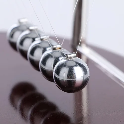 Miniatura 5 de Newtons - Bolas de equilibrio de cuna, decoraciones de oficina para el trabajo, ciencia física, artilugio, base de plástico, bolas de péndelo