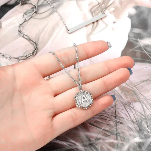 Miniatura 7 de Turandoss Collares de plata con iniciales en capas para mujer, chapado en oro blanco de 14 quilates, collar de cadena de clip con dije de letra