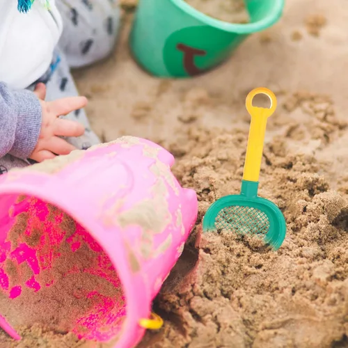 Miniatura 2 de Toddmomy Juguetes de playa para niños, tamices de arena con mango largo, juego de pala de arena de plástico de 8 piezas para baño al aire libre