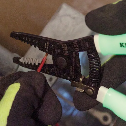 Miniatura 6 de Klein Tools 11055GLW Pelacables/cortador, fabricado en Estados Unidos, pelador/cortador Klein-Kurve, sólido de 10-18 AWG, cable trenzado de 12-20