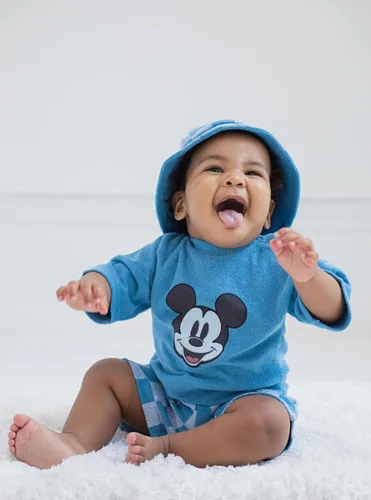 Miniatura 2 de Disney Baby - Camiseta de tela de rizo Loop, pantalones cortos y sombrero de cubo para el sol, conjunto de 3 piezas, tallas de recién nacido a bebé