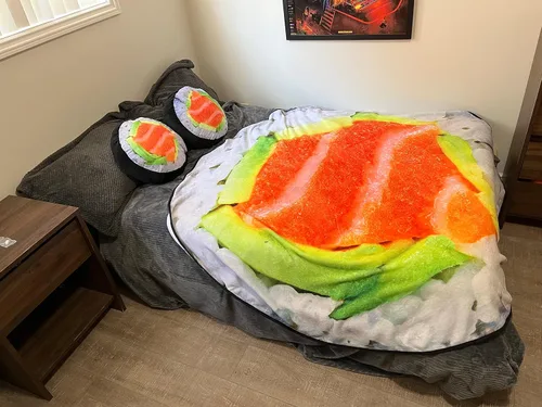 Miniatura 8 de Paquete de manta de sushi y 2 almohadas: 1 manta gigante de comida de 6 pies, 2 almohadas divertidas para sofá y cama, regalos de sushi para amantes