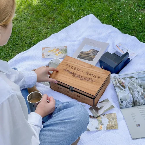 Miniatura 5 de Caja de Recuerdos Personalizada de Madera con Candado para Bodas, Regalo para Él, Ella, Novio, Novia, Parejas, Aniversario Hombres Mujeres (Roble)
