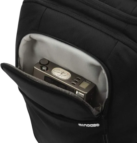 Miniatura 8 de Incase Mochila DSLR con nailon 840D duradero, bolsa para cámara resistente a la intemperie de 26 litros diseñada para fotógrafos y videógrafos