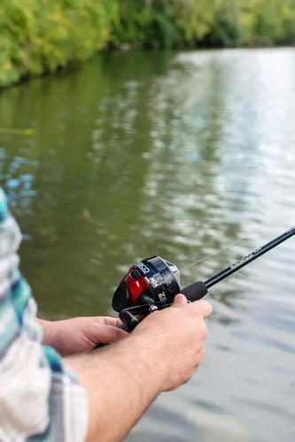 Miniatura 10 de Zebco 404 Spincast - Combo de carrete y caña de pescar, caña de fibra de vidrio duradera de 5 pies 6 pulgadas, 2 piezas con mango EVA, carrete