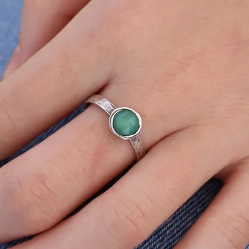 Miniatura 5 de Anillo de plata de ley con piedras preciosas para mujer, anillo apilable de piedra martillada, anillo de piedra natal