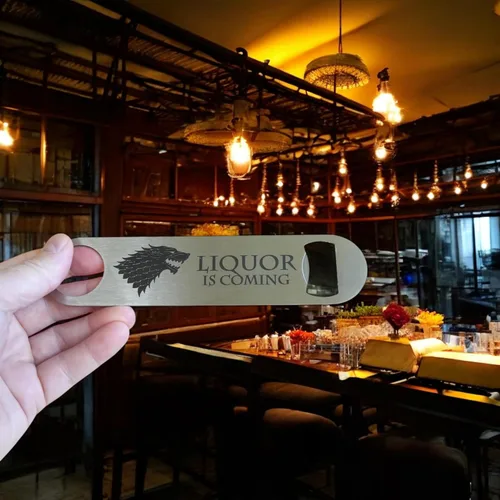 Miniatura 2 de Abridor de botellas: el licor está llegando