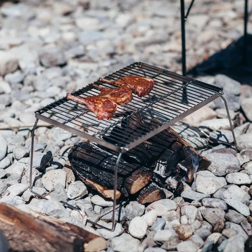 Miniatura 7 de YETO Parrilla de camping de dos alturas con patas de acero inoxidable 304 plegable para fogata sobre fuego portátil y bolsa de transporte
