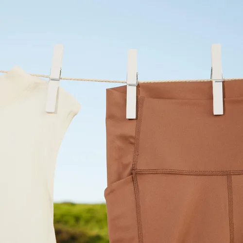 Miniatura 3 de Juvale Pinzas de madera para secar al aire libre y resistentes para la ropa, pinzas blancas para decoración del hogar y clips de fotos, proyectos