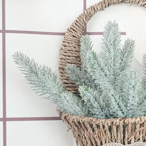 Miniatura 6 de Wnvivi 30 ramas de pino esmerilado de nieve, ramas de árbol de Navidad nevadas, ramas de pino falsas, tallos de acebo para manualidades, corona