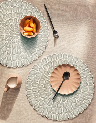 Miniatura 10 de Manteles individuales con cuentas para mesa de comedor, paquete de 2 manteles individuales redondos de Navidad con cuentas de 13 pulgadas