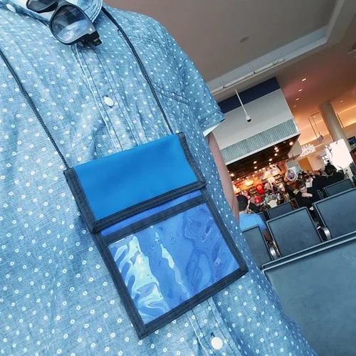 Miniatura 4 de Specialist ID Paquete de 2 carteras para pasaporte de viaje, ventana de exhibición de 4 x 3, cordón ajustable con ranuras para bolígrafo y 3