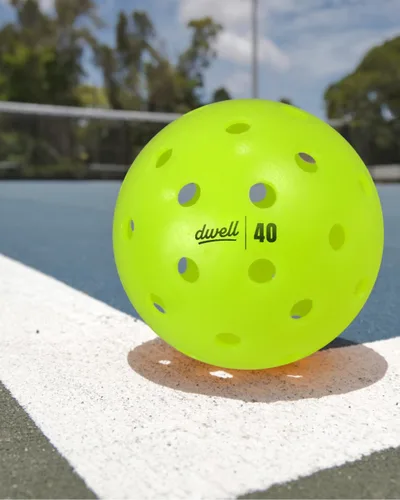 Miniatura 2 de DWELL Elite - Pelotas de pickleball de 40 agujeros, resistentes a las grietas, para deportes de pickleball al aire libre, pelota oficial de todo