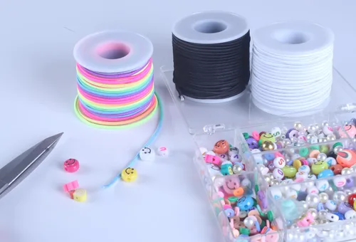 Miniatura 7 de KONMAY 3 rollos de cuerda elástica de goma de 1.5mm, 91 yardas de cuerdas elásticas mixtas para pulseras, collares, joyería y manualidades Mixto