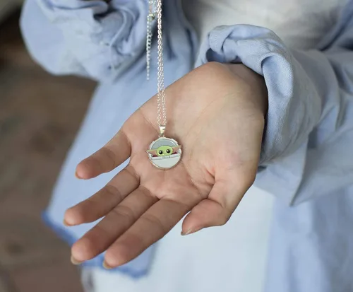 Miniatura 4 de Star Wars The Mandalorian, The Child - Collar de cadena con colgante de esmalte de 24 pulgadas
