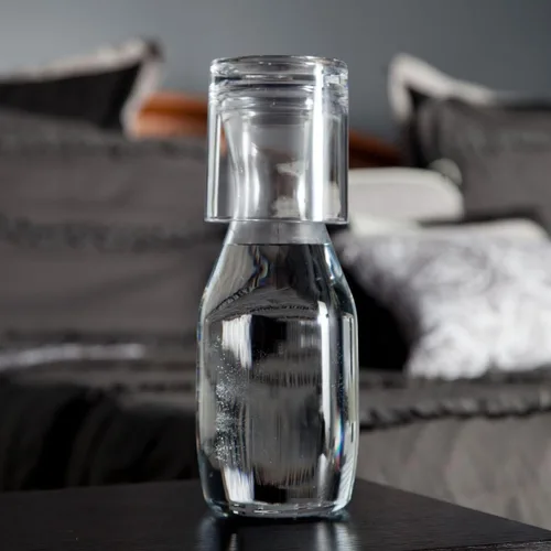 Miniatura 8 de Lily's Home Jarra de agua nocturna con vaso, boquilla fácil de verter para uso sin ensuciar en dormitorio, baño o cocina, taza de uso como tapa