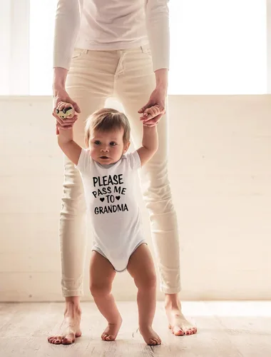Miniatura 15 de CBTwear Please Pass Me To Grandma - Body divertido para bebé, ropa para recién nacido, mameluco unisex