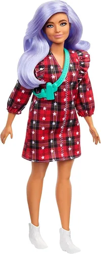 Barbie Fashionistas - Muñeca #157, con curvas con cabello lavanda con vestido rojo a cuadros, botas de vaquero blancas y bolsa de cactus verde
