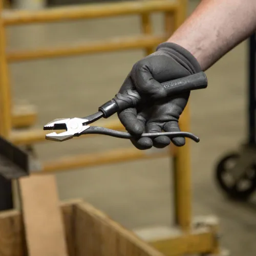Miniatura 7 de Klein Tools M2017CSTA Alicates de Hierrero de Cabeza Delgada, Fabricados en Estados Unidos, Agarre Acolchado Milkers, Cortadores Laterales