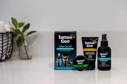 Miniatura 5 de Tattoo Goo Jabón limpiador, 3 onzas, para el cuidado posterior de piercings y tatuajes, hidrata y limpia la suciedad, jabón equilibrado de pH,