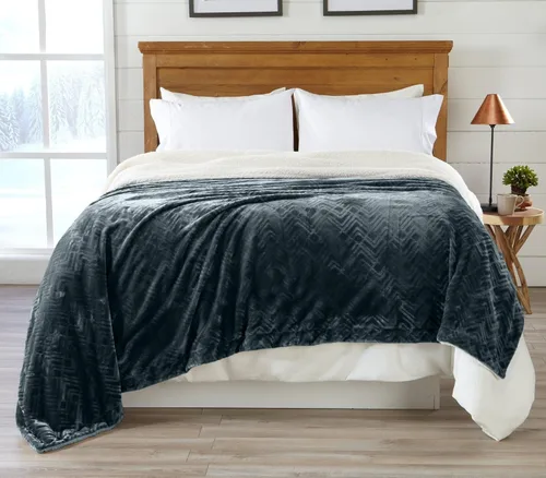 Miniatura 17 de Great Bay Home Manta de forro polar Sherpa y terciopelo tamaño King, manta gruesa para silla, sofá o cama. Manta cálida, reversible y suave.
