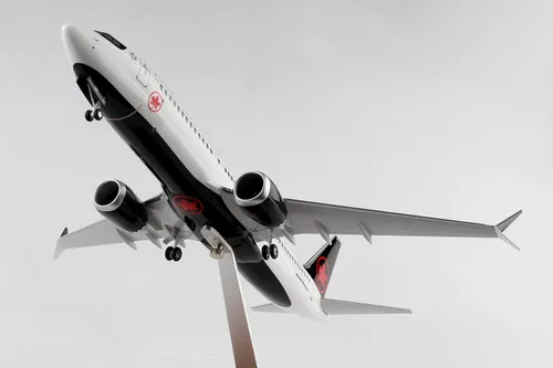 Miniatura 8 de Daron Skymarks Air Canada 737MAX8 1/100 con soporte de madera y engranaje