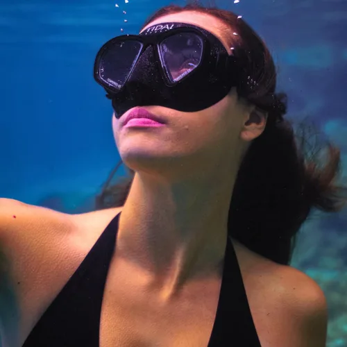 Miniatura 7 de Máscara Tidal Freedive - Aluma Pro con tecnología avanzada antivaho. Máscara de volumen ultra bajo para apnea, esnórquel y buceo. Lente de vidrio