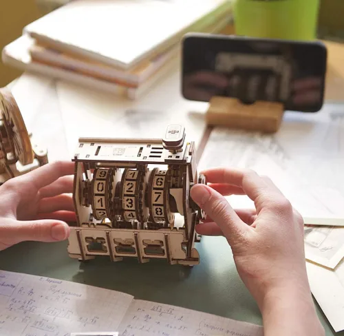 Miniatura 9 de UGEARS STEM Lab Math Series - Rompecabezas 3D educativos e ingeniería únicos con aplicación (contador)