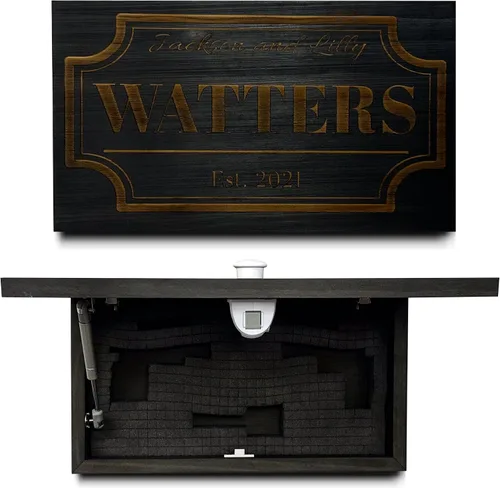 Bellewood Designs Caja de Almacenamiento Oculta Personalizable para Armas en Pared - Caja de Seguridad Oculta para Armas con Nombre Familiar y Fecha