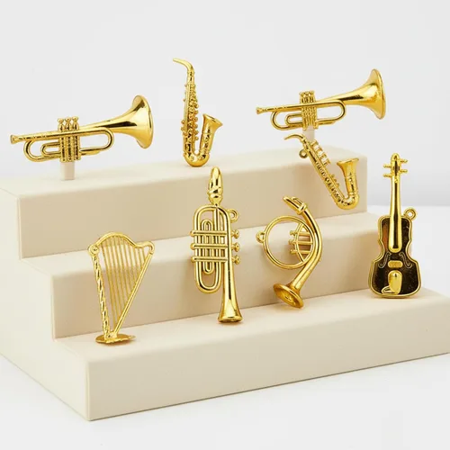Miniatura 8 de Juego de mini instrumentos musicales en miniatura, adornos dorados para árbol de Navidad, colección de mini instrumentos con guitarra pequeña