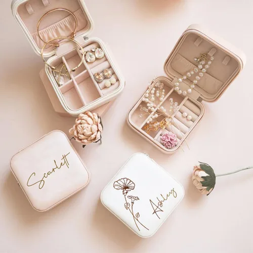 Miniatura 4 de DayOfShe Joyero personalizado con nombre, esenciales para dormitorio universitario, regalos de graduación 2023, estuche de cuero pequeño de viaje