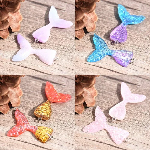 Miniatura 5 de SUNNYCLUE 40 dijes de cola de sirena de resina con parte trasera plana con polvo de purpurina para verano con cola de pez de océano para hacer