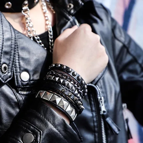 Miniatura 3 de Eigso Juego de 4 pulseras de cuero punk, con tachuelas de roca para hombres y mujeres, estilo retro, clásico, con pinchos, de metal, para hombre