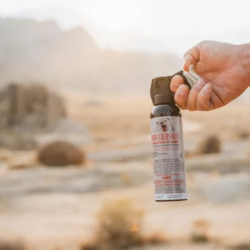 Miniatura 9 de SABRE - Espray contra osos de 7.9 oz (opciones de funda y opciones de paquete con varias piezas) Máxima fuerza y barrera protectora más grande