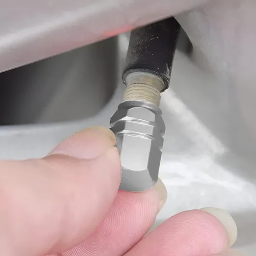Miniatura 5 de Tapón para válvula de neumático de automóvil, 12 fundas para válvulas de rueda, tapa de aire a prueba de fugas, accesorio hermético de aleación