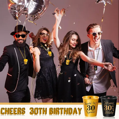 Miniatura 5 de Sureio 24 piezas de 30 cumpleaños regalos de fiesta de chupito collares tazas a granel para mujeres, hombres invitados, tazas de plástico dorado