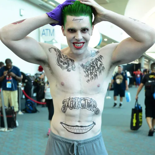 Miniatura 4 de 4 hojas de tatuajes temporales de Suicide Squad, tatuaje adhesivo perfecto para Halloween, cosplay, disfraces y accesorios de fiesta., B