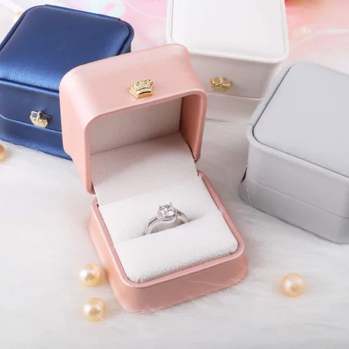 Miniatura 5 de iSuperb Juego de 2 cajas de anillo rosa para propuesta, caja de regalo de compromiso para parejas, caja de regalo de piel sintética, aretes