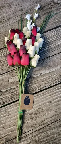 Miniatura 5 de Rojo con puntas negras y ramo de rosas de madera blanca (2 docenas)