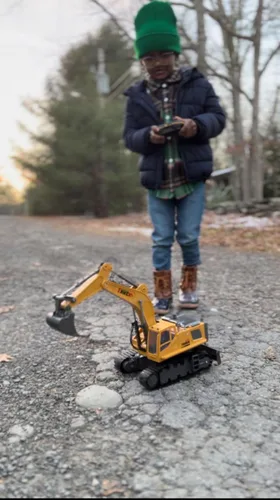 Miniatura 5 de KIDMARKT Juguete grande de excavadora de control remoto de 21 pulgadas con cubo de metal y hoja topadora, juguetes de excavadora RC de 15 canales