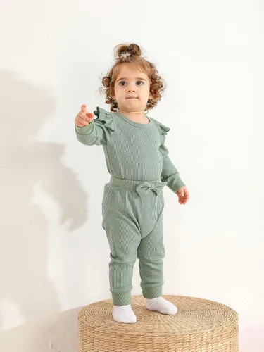Miniatura 2 de Conjunto de ropa de 2 piezas para niña con diseño de corazón texturizado con volantes, sin botones de manga larga y lazo frontal