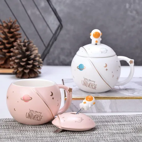 Miniatura 4 de HwaGui Taza de astronauta Kawaii con tapa y cuchara, hecha a mano, bonita taza de cerámica para café, té, leche, agua, espacial, regalo novedoso