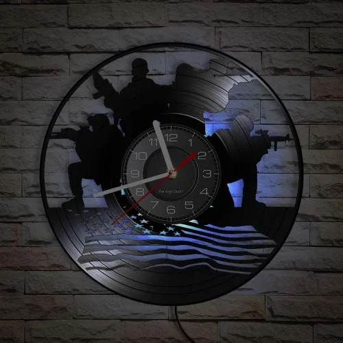 Miniatura 9 de Reloj de pared militar de 12 pulgadas, diseño patriótico, 7 colores cambiantes, soldados LED con bandera estadounidense, reloj de pared, regalo